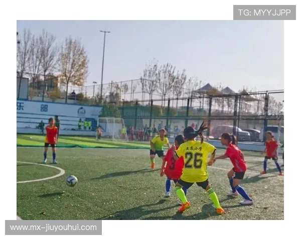 足球场上精准转弯瞬间传递信心与力量鼓舞队友共同奋战